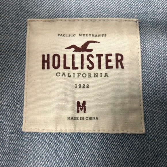 Hollister light wash Jean jacket with butterfly embroidery on back - Picture 3 of 5